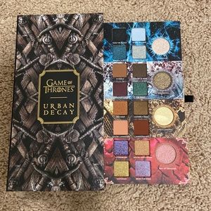 NIB NWT Urban Decay x Game of Thrones eye shadow palette